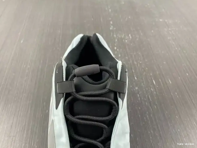 hype Boost Yeezy 700 Adidas Tint Blue MNVN GZ0711 0518